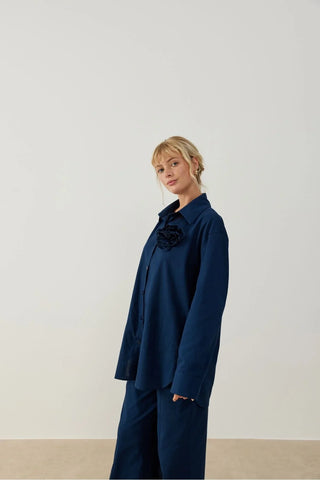 Yuti Gül Broşlu Keten Takım Lacivert