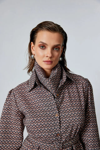 Fular Detaylı Kemerli Elbise Geometrik