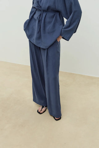 Modal Düşük Yaka Takım Lacivert