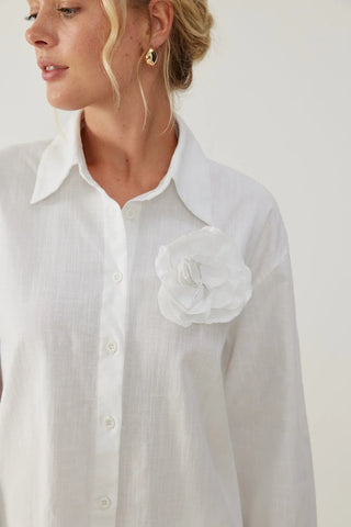 Yuti Gül Broşlu Keten Takım Beyaz