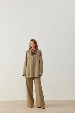 Yuti Gül Broşlu Keten Takım Bej