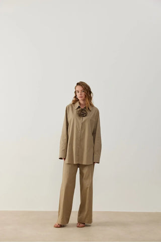 Yuti Gül Broşlu Keten Takım Bej